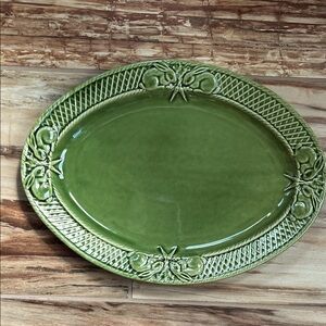 BORDALLO PINHEIRO Green Ceramic Oval Serving Platter